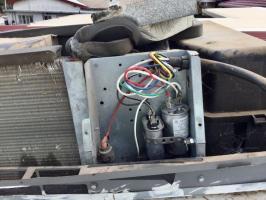 Photo by Deryck. "CAUTION - THIS UNIT HAS MAINS VOLTAGE! IF YOU WOULD NOT WORK ON YOUR HOUSE AIR-CONDITIONER DON'T TRY WORKING ON YOUR CARAVAN AI. Apr 2024 - Dometic Air Conditioner Run Capacitor