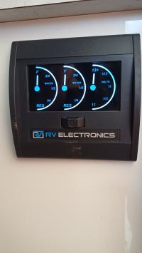 Photo by Malcolm. Jan 2025 - RV Electronics LCD Water Tank Level Indicator & Voltmeter - Dual Tank