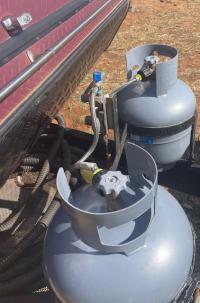 Photo by Lewis From NSW. Feb 2025 - Manual Dual-Cylinder Gas Changeover Valve - 2 x 1/4 inch Female Inverted-Flare Inlets / 1/4 inch Male NPT Outlet