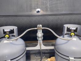 Photo by Russell From NSW. Aug 2025 - Keefer Stainless Steel Braided POL Gas Pigtail with Handwheel - 450mm - 1/4 inch Male Inverted Flare - Twin-Cylinder Systems