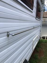 Photo by Buzz From NSW. Dec 2025 - Towel Rail Centre Pillar - Chrome - Suits 19mm Rails