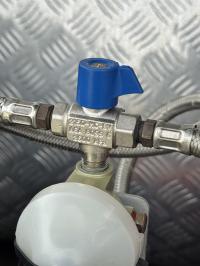 Photo by Steven From NSW. Feb 2026 - Manual Dual-Cylinder Gas Changeover Valve - 2 x 1/4 inch Female Inverted-Flare Inlets / 1/4 inch Male NPT Outlet