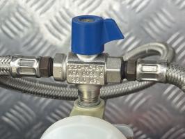Photo by Steven From NSW. Feb 2026 - Manual Dual-Cylinder Gas Changeover Valve - 2 x 1/4 inch Female Inverted-Flare Inlets / 1/4 inch Male NPT Outlet